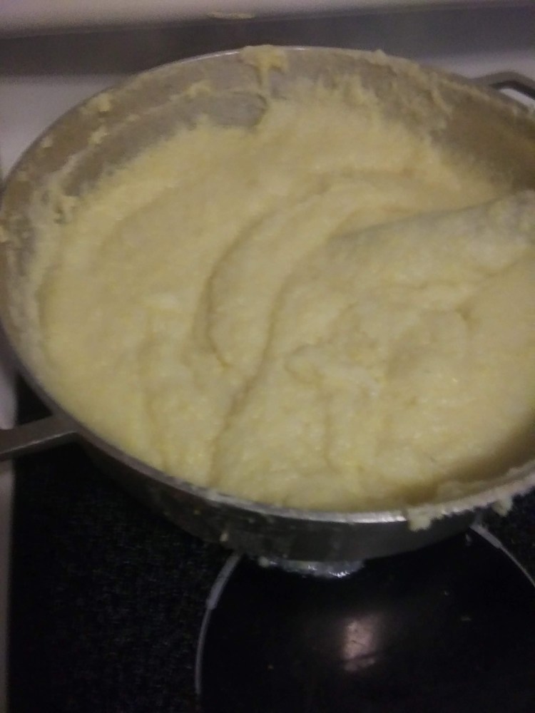 Cooked corn fufu